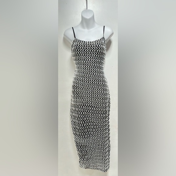Black and White Zigzag Maxi Dress - Picture 3 of 7
